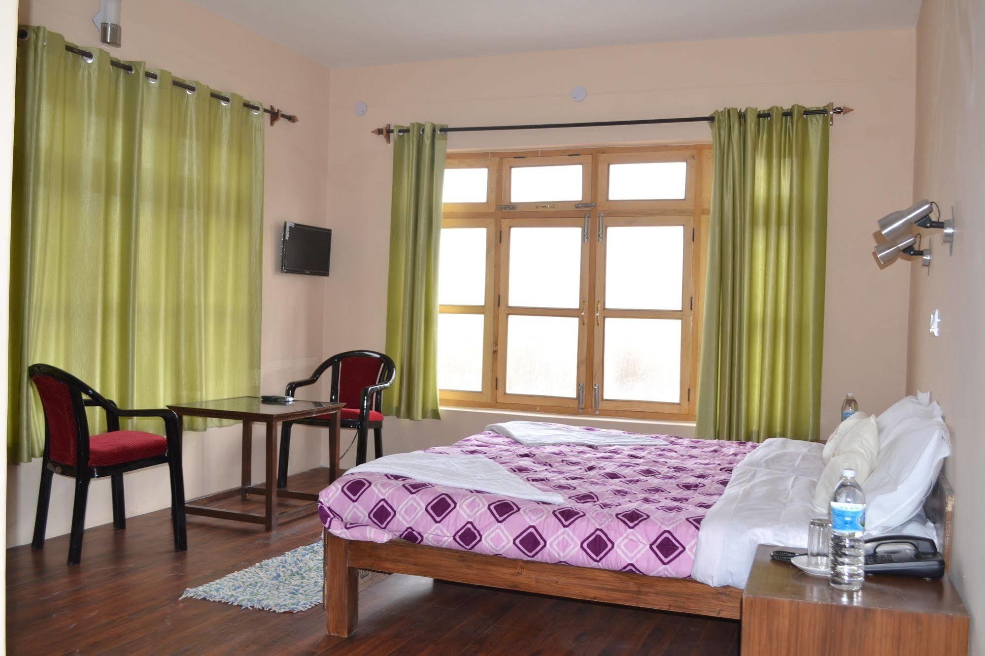 Hotel Ladakh Heaven Leh Ngoại thất bức ảnh